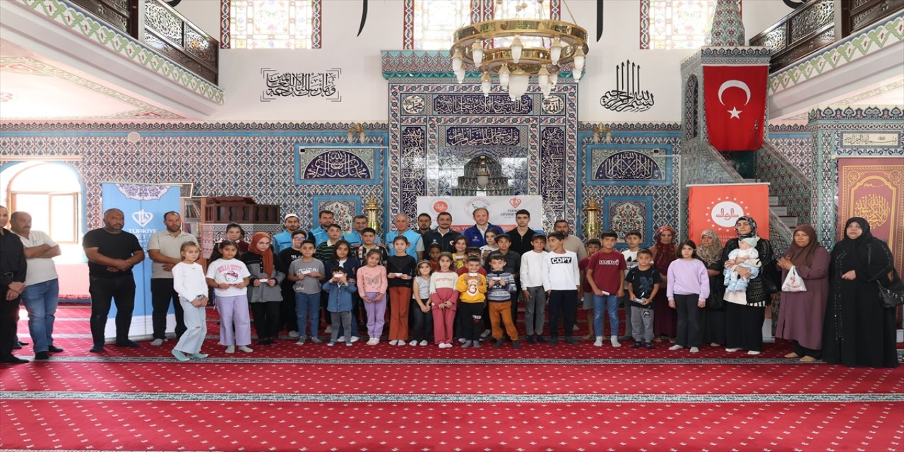 TDV İsviçre Komisyonu, Kahramanmaraş Depremzedelerine 100 Aileye Alışveriş Kartı Dağıttı