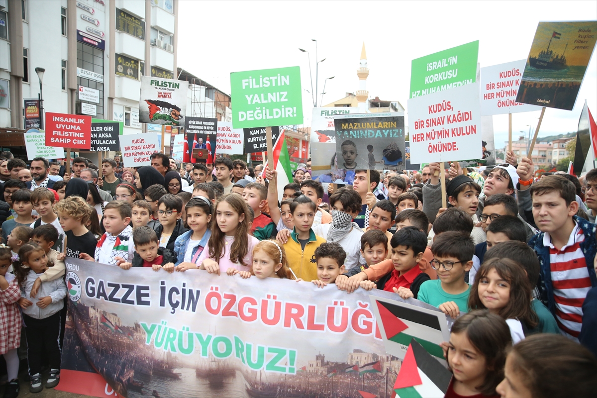 Ordu ve Bayburt'ta Küresel Sumud Filosu'na destek yürüyüşleri düzenlendi