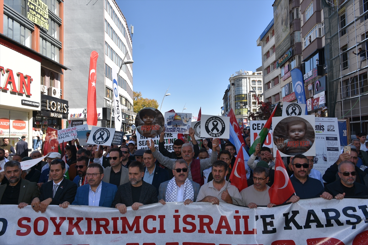 Erzurum'da "Ayağa Kalk Gazze Özgür Olacak" yürüyüşü yapıldı