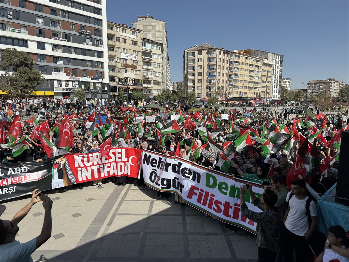 İsrail'in Gazze ve Küresel Sumud Filosu'na saldırıları Elazığ'da protesto edildi