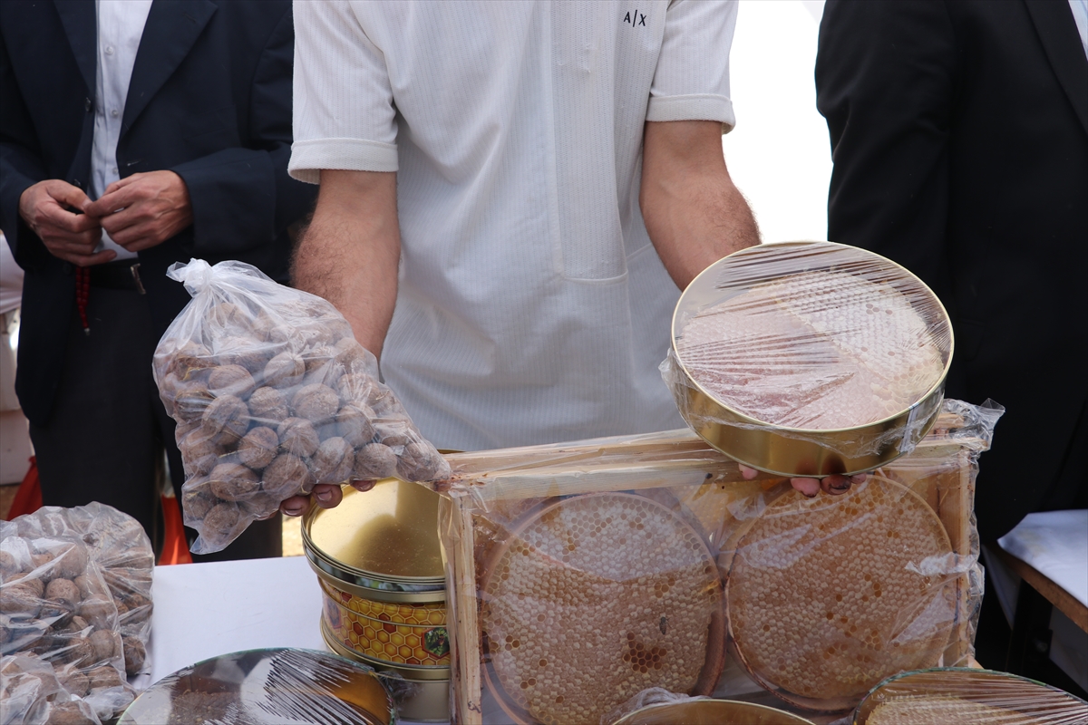 Batman'da "Sason Bal, Ceviz ve Çilek Festivali" düzenlendi