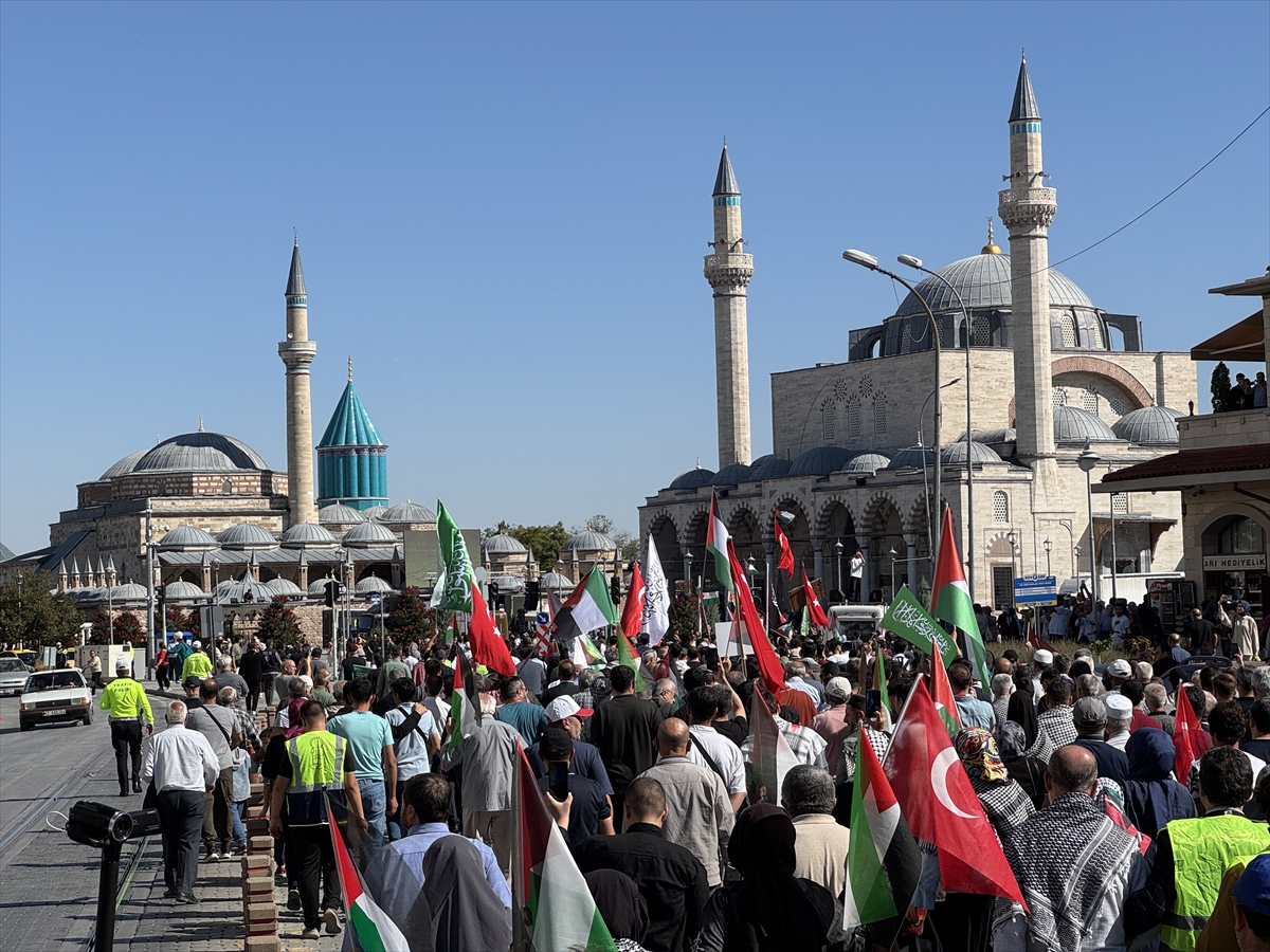 Konya'da Küresel Sumud Filosu'na destek yürüyüşü yapıldı