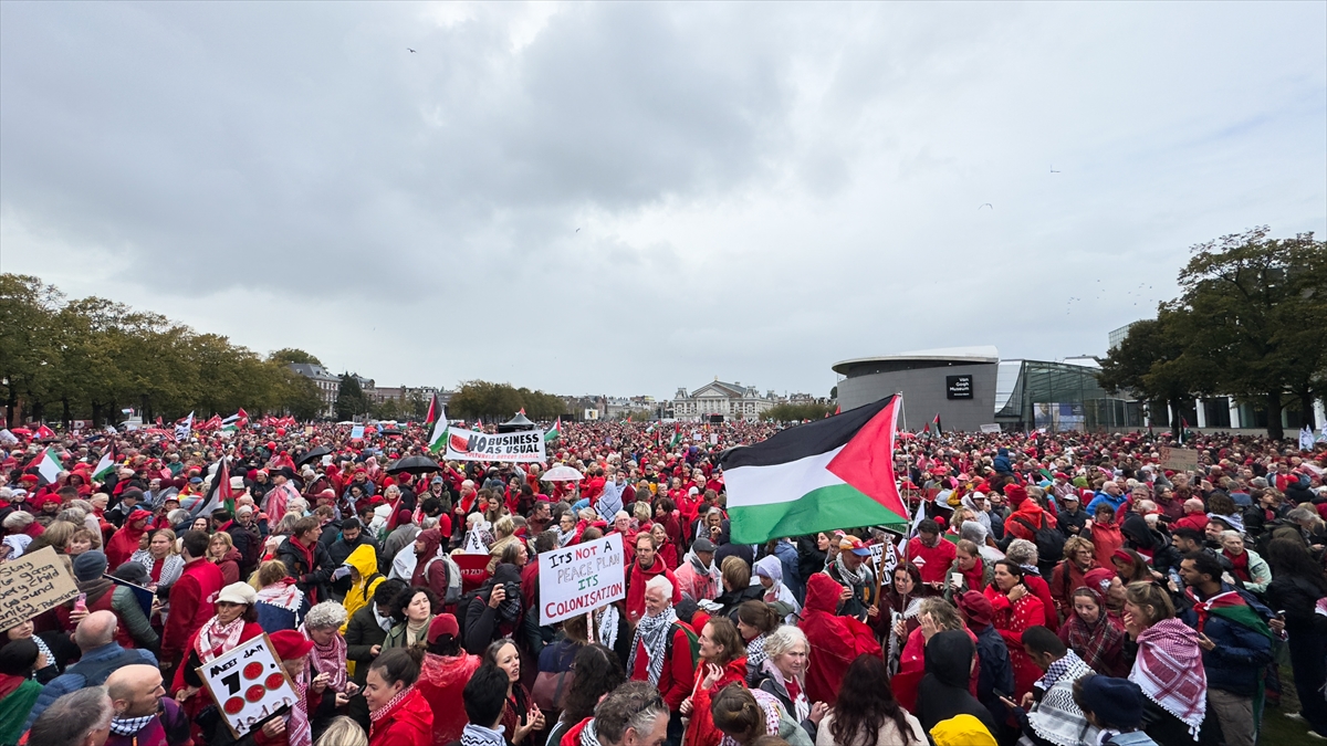 HOLLANDA GAZZE İÇİN AYAĞA KALKTI 250 BİN KİŞİ HÜKÜMETİ PROTESTO ETTİ