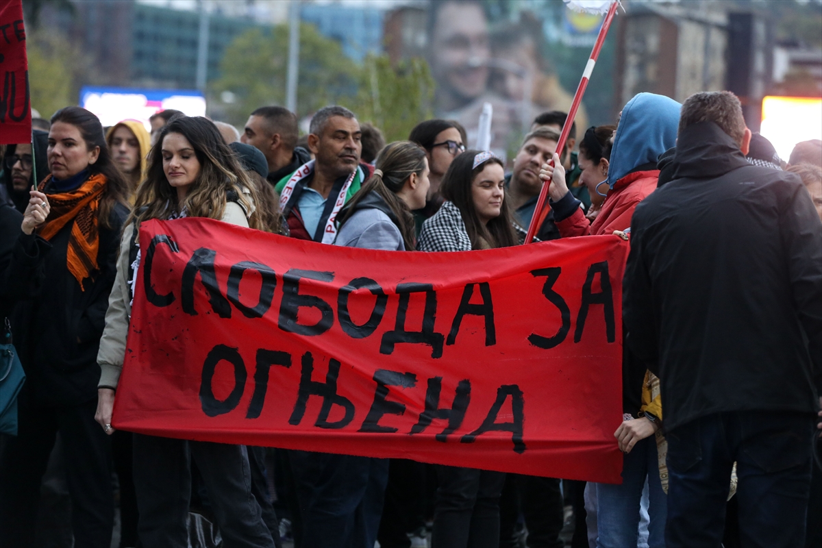 Sırbistan'da, İsrail'in Gazze'de 2 yıldır sürdürdüğü soykırıma dikkati çekmek için gösteri yapıldı