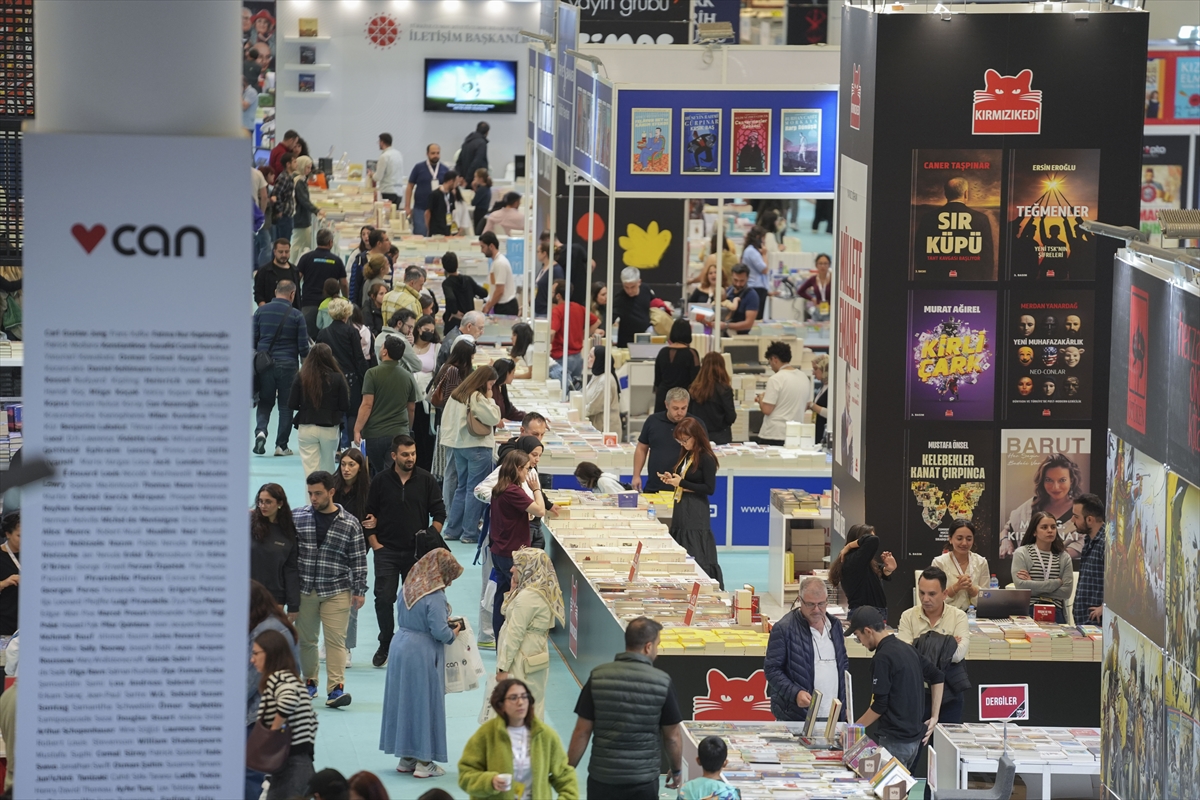 22. Ankara Kitap Fuarı'nda hafta sonunda yoğunluk yaşandı