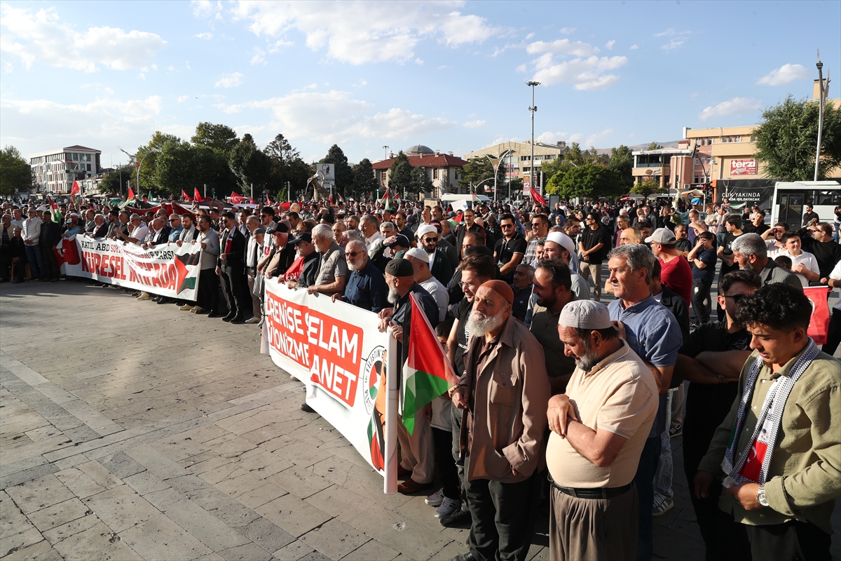 Erzincan ve Iğdır'da "Ayağa Kalk Gazze Özgür Olacak" yürüyüşü yapıldı
