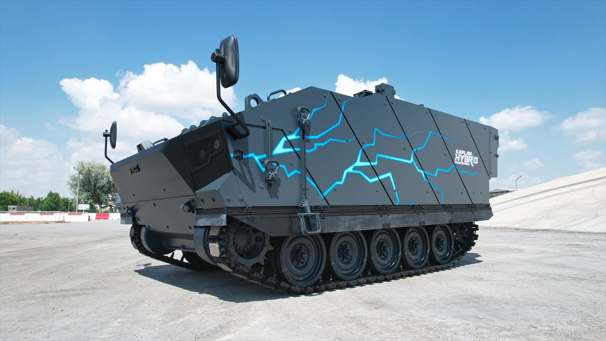 Askeri araçlara güç verecek "hibrit" çözüm Almanya'da vitrine çıktı