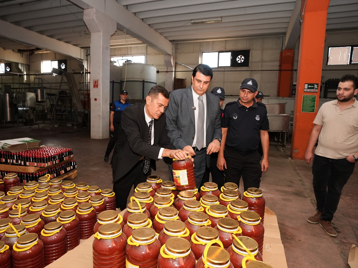 Gaziantep'te bozuk ve son kullanma tarihi geçmiş gıda satan iş yeri kapatıldı