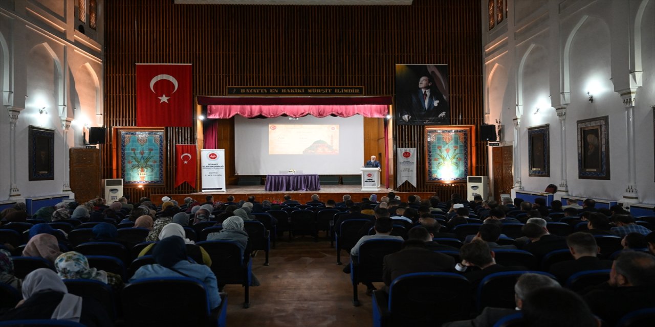 Diyanet Akademisi Başkanı Kaan: Aile, modernizmin meydan okumaları karşısında sığınak olma rolünü sürdürüyor