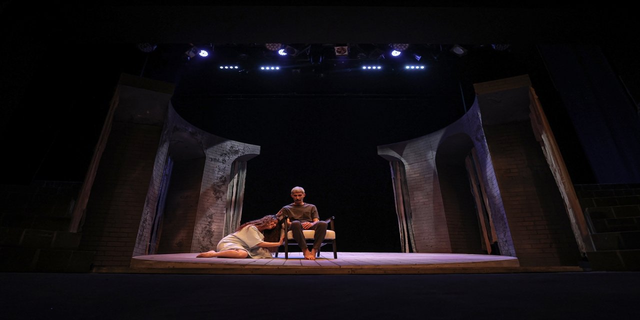 Bursa Devlet Tiyatrosu, Ayşe Kulin'in "Sevdalinka" romanını sahneye taşıyor