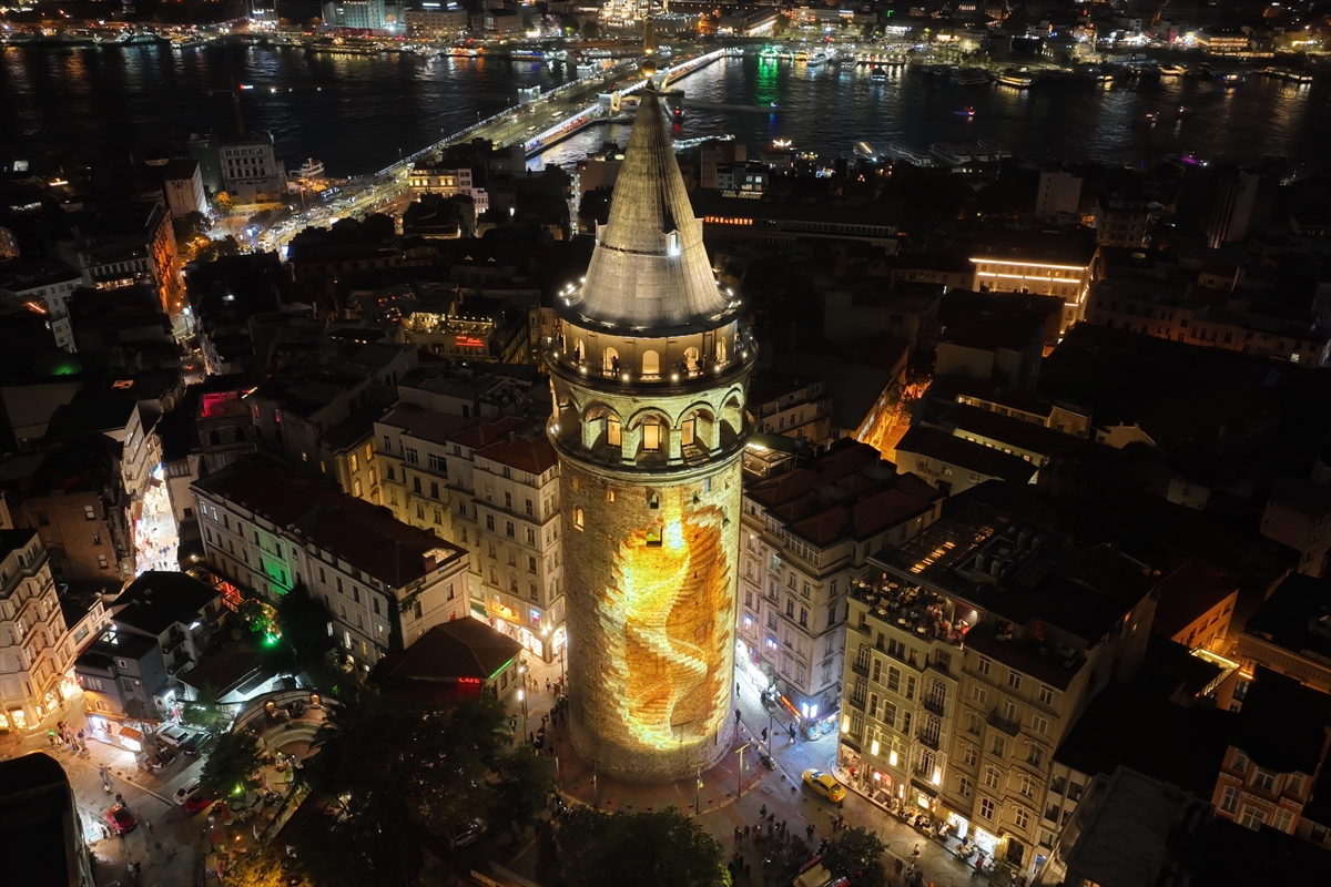Galata Kulesi'nde artırılmış gerçeklik ile mapping gösterisi yapıldı