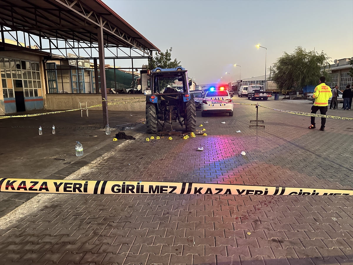 Çorum'da traktörün çeki demiri ile kabini arasına sıkışan kişi yaralandı