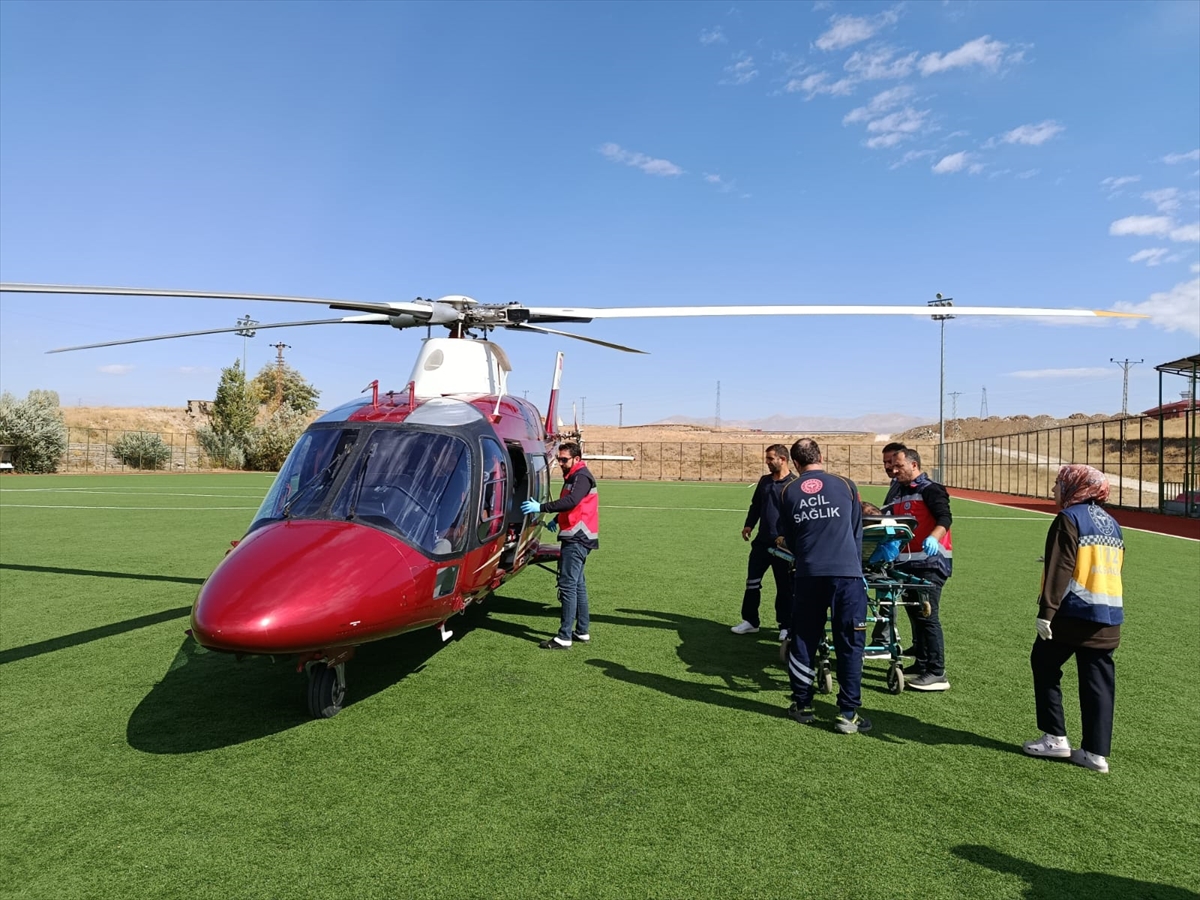 Erzurum'da ambulans helikopter solunum sıkıntısı çeken hasta için havalandı