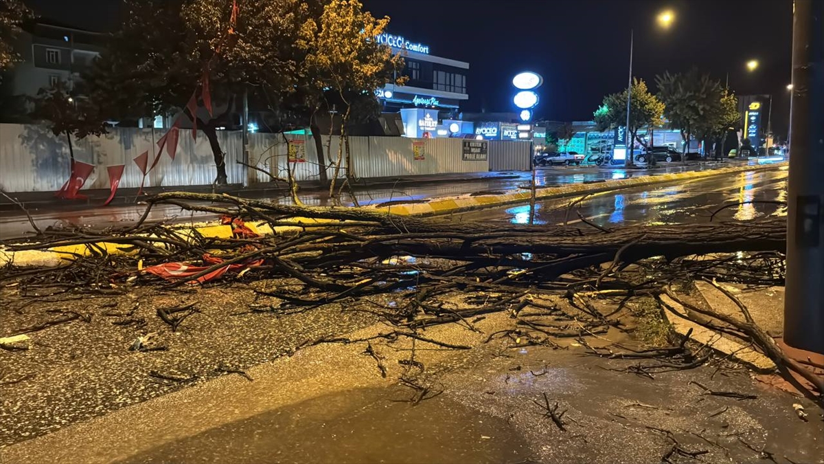 Edirne'de sağanak hayatı olumsuz etkiliyor