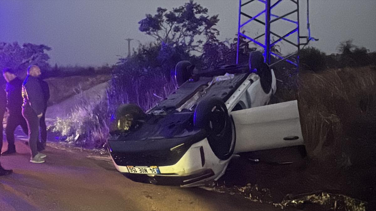 Kırklareli’nde polisten kaçarken şarampole devrilen otomobildeki 1 kişi yaralandı