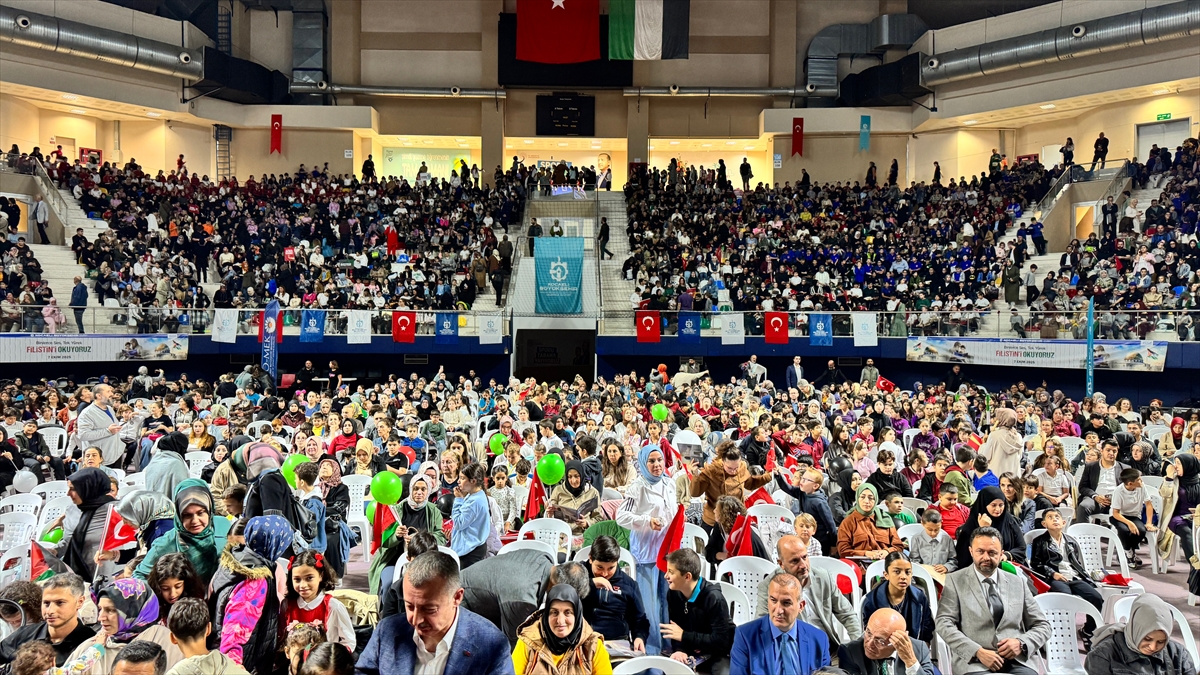 Kocaeli'de 4 bin 500 ebeveyn aynı anda çocuklarına "Filistin" konulu kitap okudu