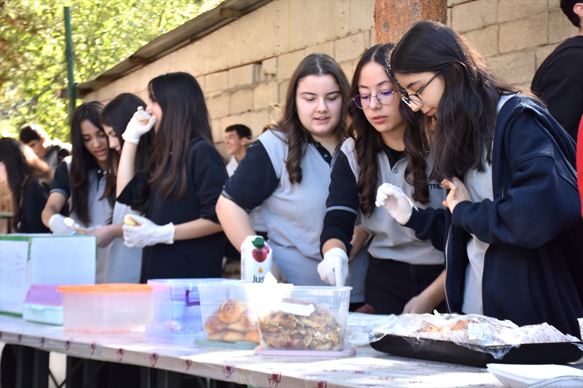 Van'daki okullarda Gazze'ye destek amacıyla kermes düzenlendi