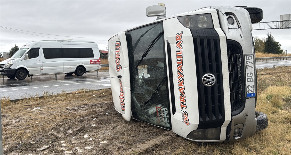 Kırklareli'nde devrilen yolcu minibüsündeki 7 kişi yaralandı