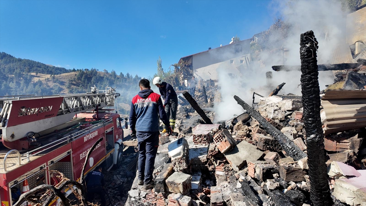 Adana'da yangın nedeniyle çöken evdeki 2 kişi hayatını kaybetti