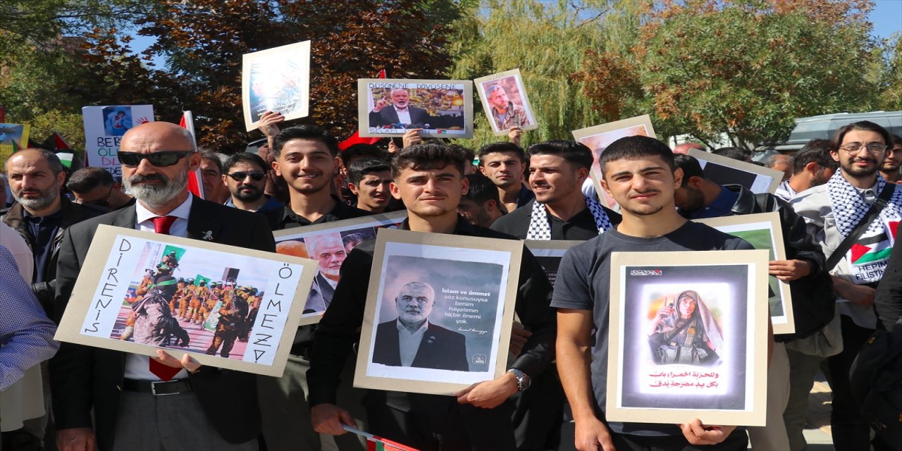 Van YYÜ akademisyen ve öğrencilerinden Gazze’ye destek yürüyüşü