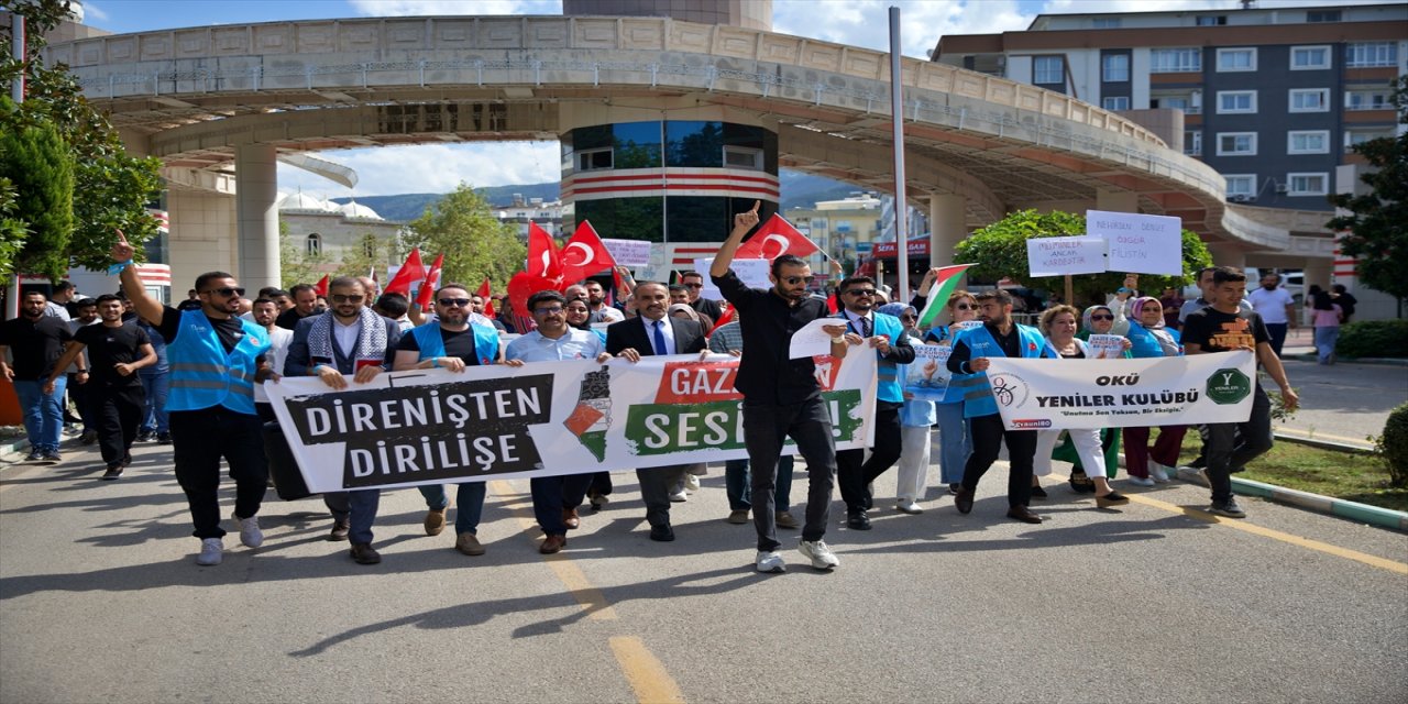 OKÜ öğrencileri Gazze’ye destek için yürüdü: “Zulme sessiz kalmayacağız”