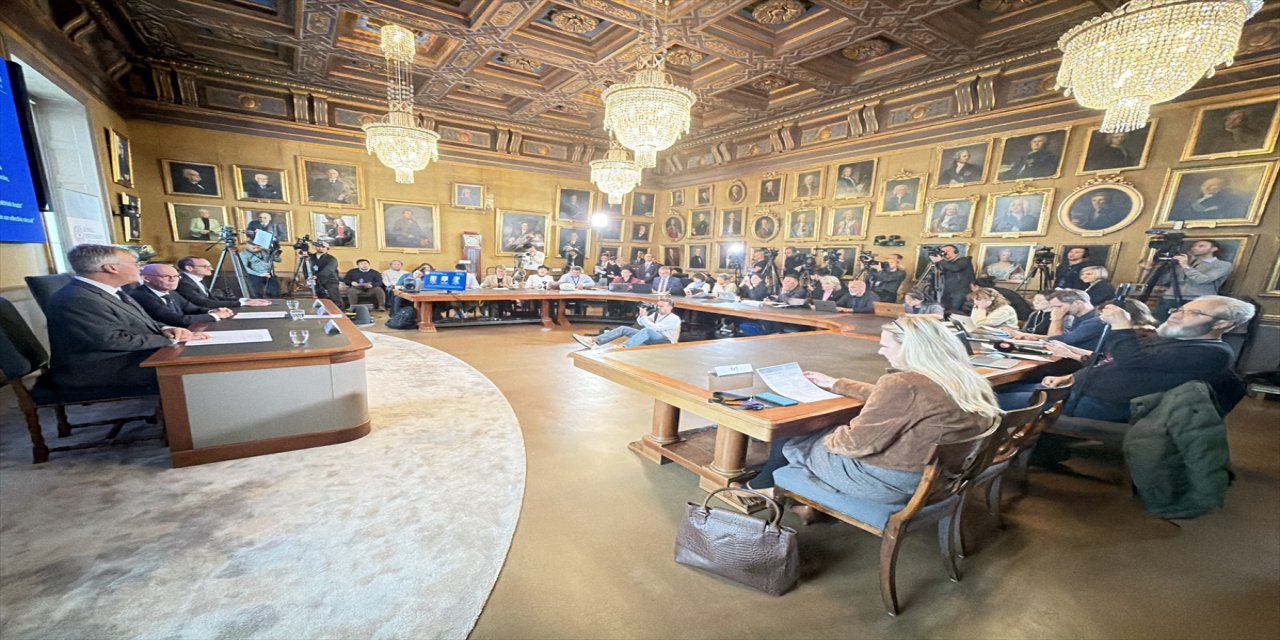 2025 Nobel Fizik Ödülü, elektrik devresinde makroskopik kuantum tünelleme ve enerji kuantizasyonu çalışmalarına verildi.