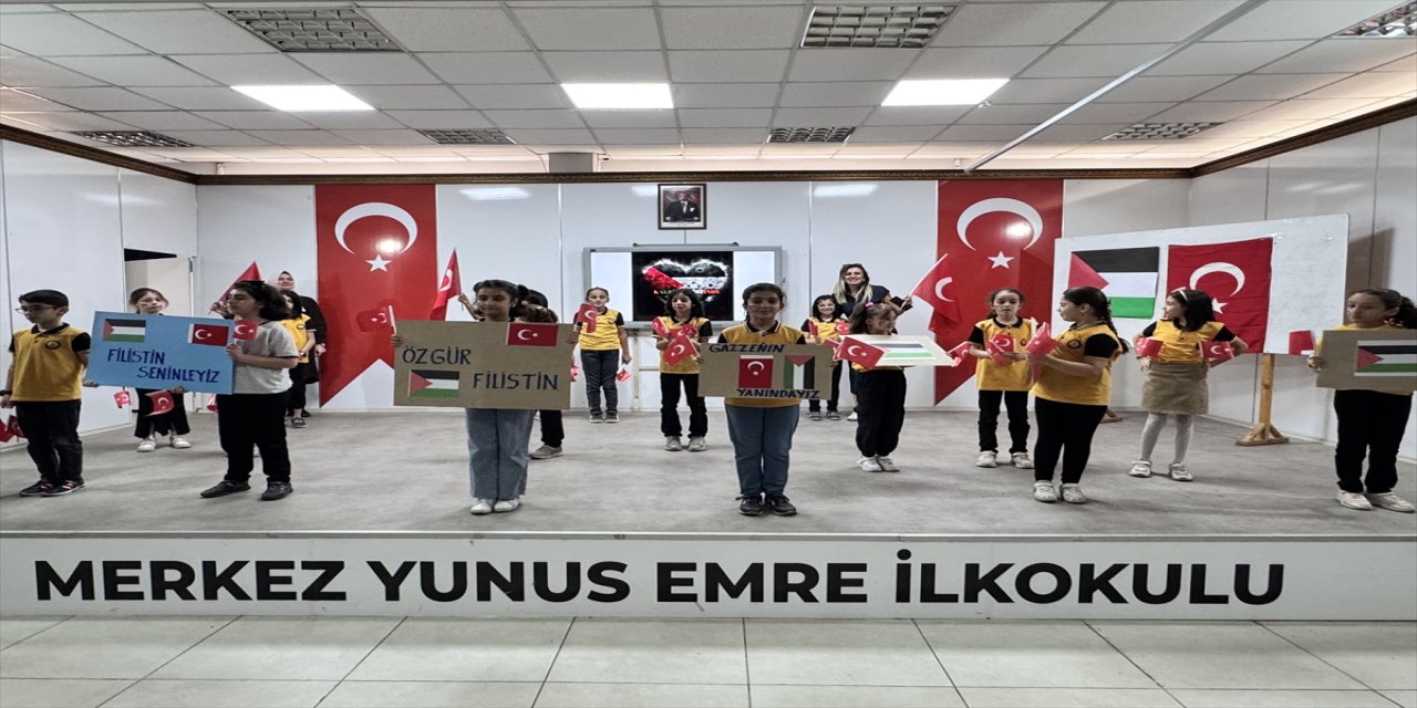 Siirt ve Elazığ’daki öğrenciler, Filistin’e destek için Küresel Sumud Filosu’na katkı ve farkındalık etkinlikleri düzenledi.
