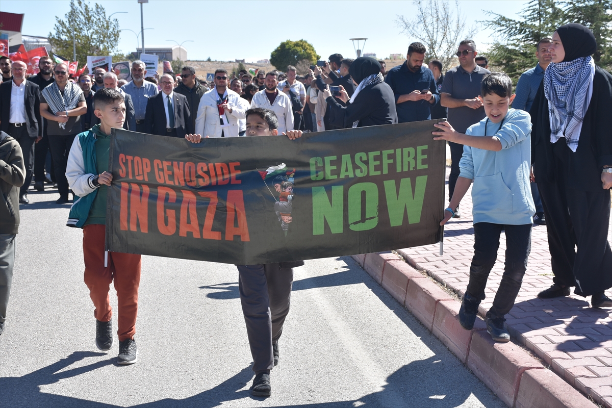 Karaman'da üniversite öğrencileri Filistin'e destek için yürüdü