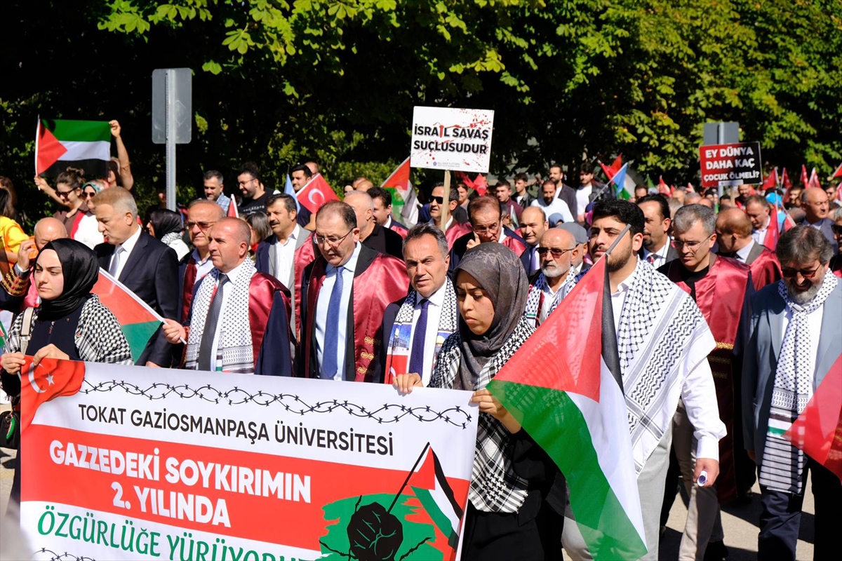 Tokat'ta üniversite öğrencileri "Özgürlüğe Yürüyoruz" sloganıyla Gazze'ye destek verdi