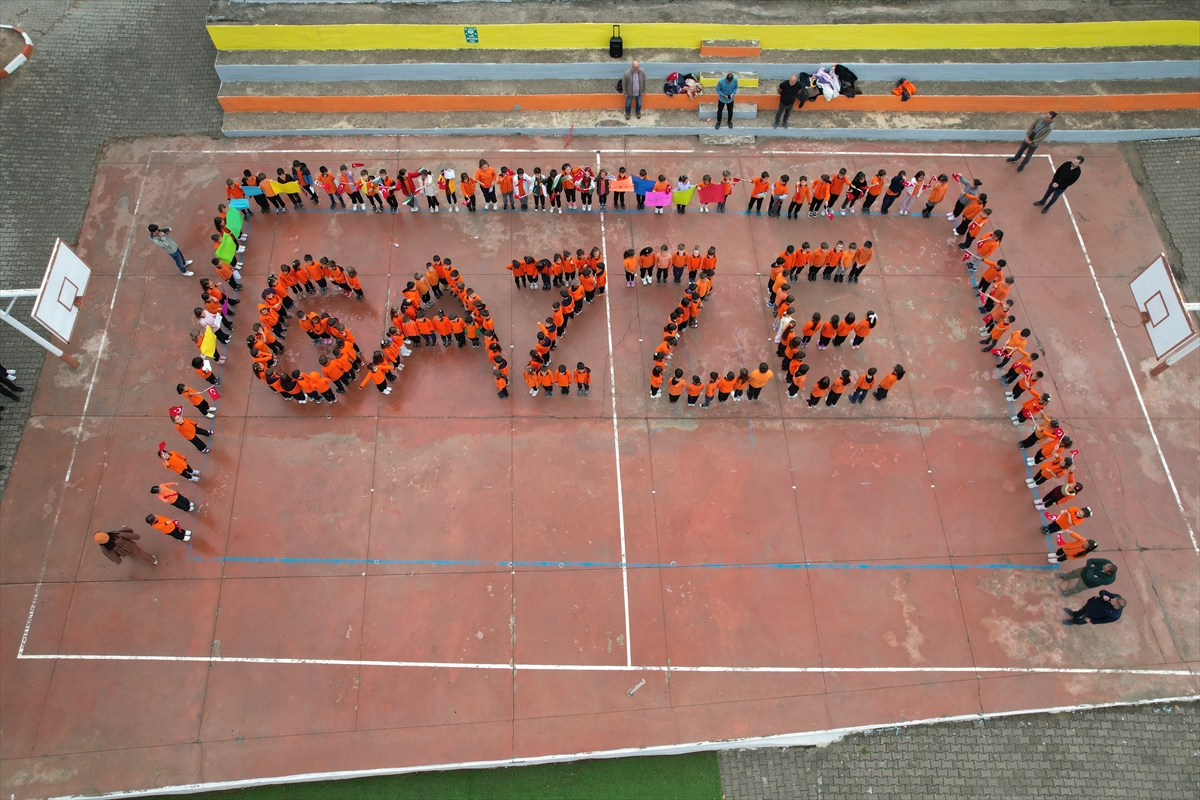 Balıkesir'de öğrenciler koreografiyle Gazze'ye destek verdi