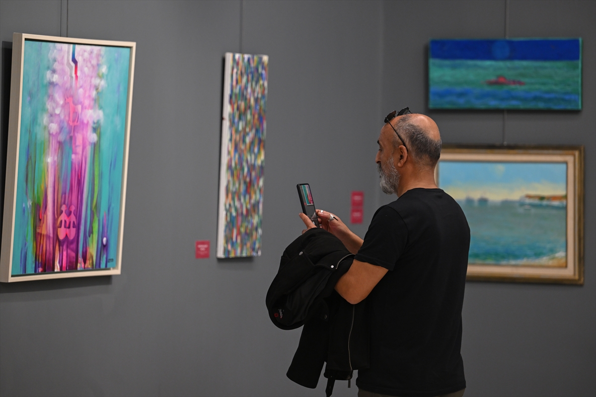 HAK-İŞ, "Bütün Renkler Gazze'ye Bağış Sergisi" düzenledi