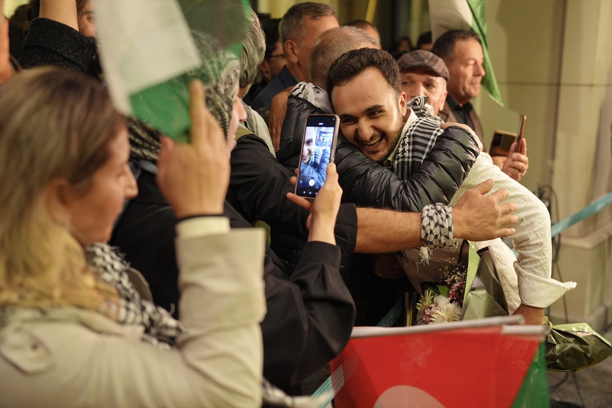 İsrail'in alıkoyduğu aktivist Sümeyye Sena Polat annesine kavuştu