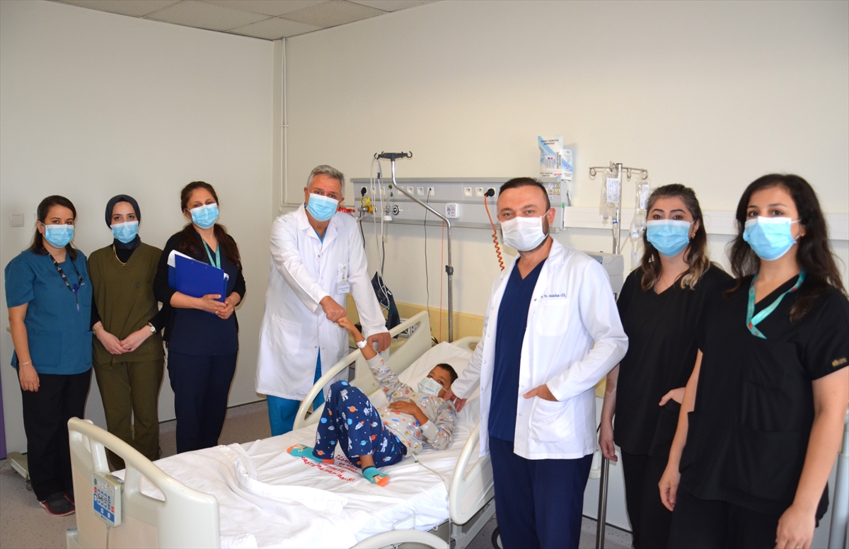 Babasının böbreği 13 yaşındaki oğluna umut oldu