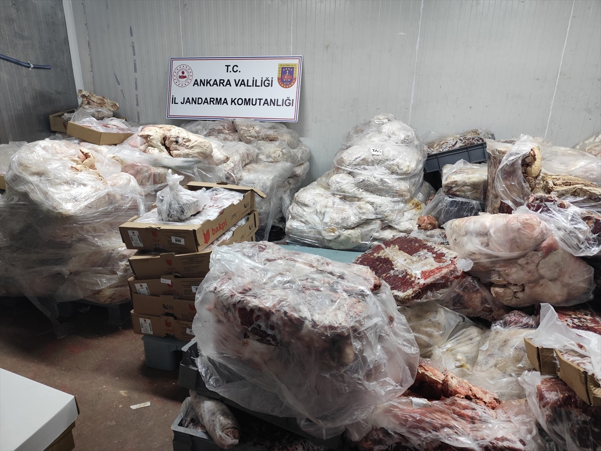 Ankara’da 3 iş yerinde 17 ton bozuk et ele geçirildi