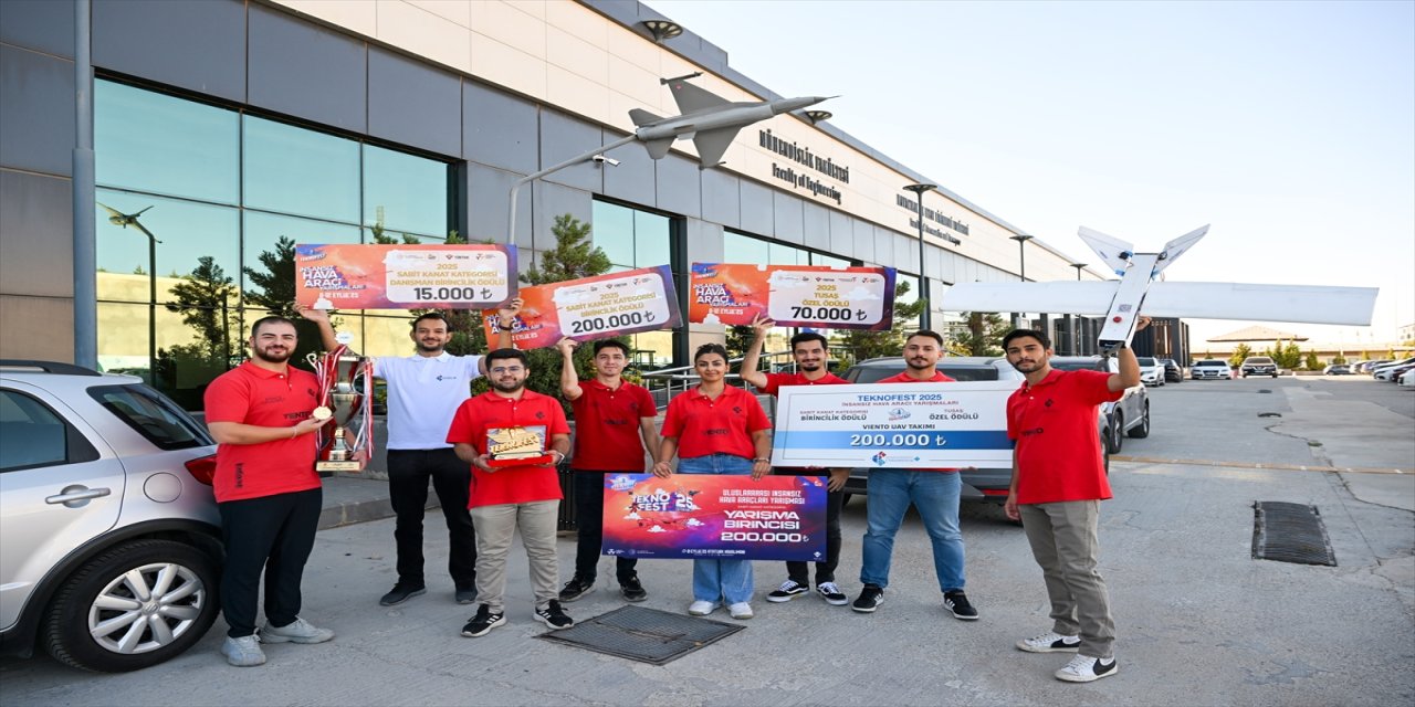 HKÜ’lü öğrencilerin tasarladığı İHA, TEKNOFEST 2025’te birinci oldu, TUSAŞ Özel Ödülü’nü kazandı.