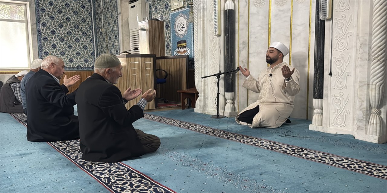 Kur'an kursunda hafız olan Temel kardeşler, şimdi Afyonkarahisar'da imam hatip olarak görev yapıyor.