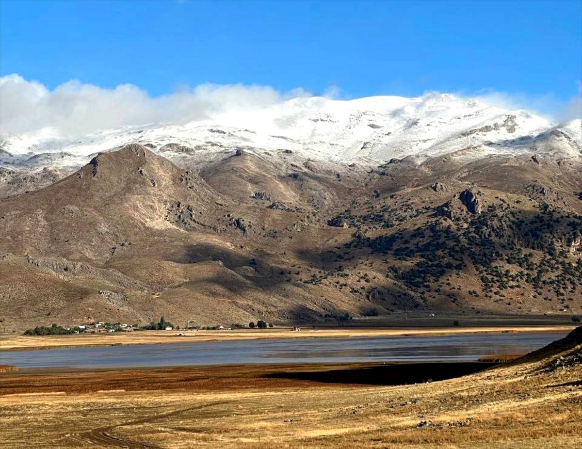 Muğla'nın yüksek kesimlerine mevsimin ilk karı yağdı