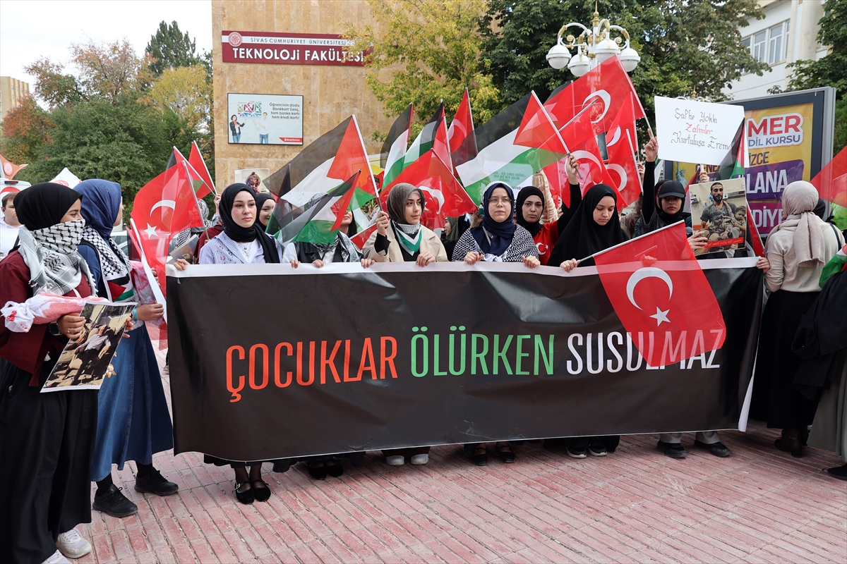Sivas Cumhuriyet Üniversitesi'nde Filistin'e destek yürüyüşü düzenlendi