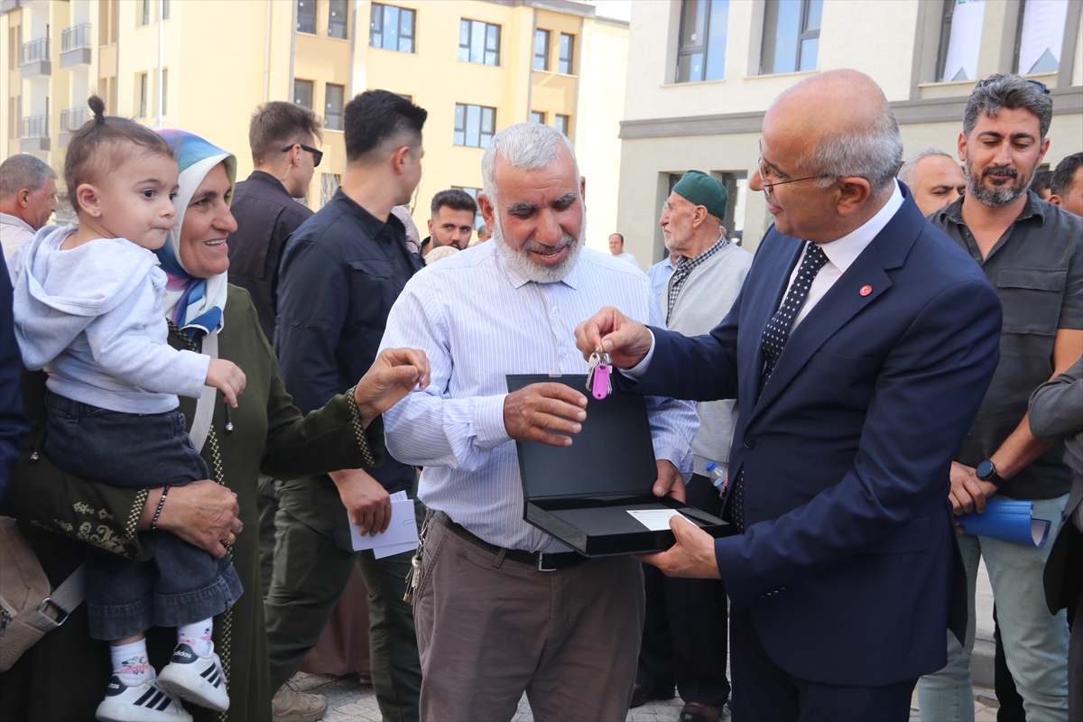 Malatya'da bin 130 deprem konutunun anahtarları teslim edildi
