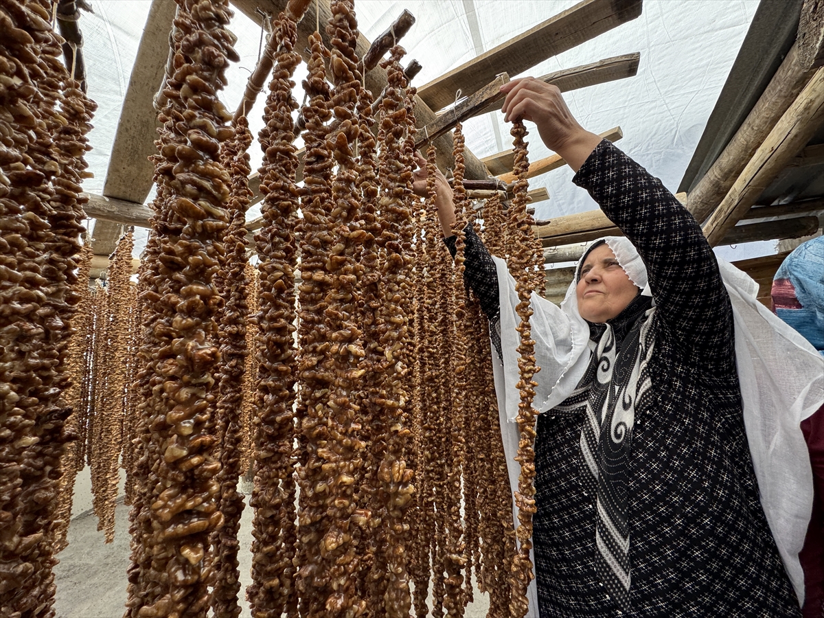 Elazığ'ın tescilli lezzeti "orcik"in yapımına başlandı