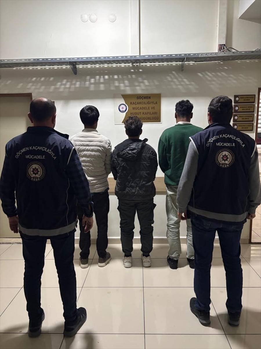 Amasya'da bir minibüste 3 düzensiz göçmen yakalandı