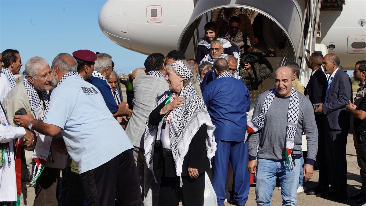 İsrail'in Küresel Sumud Filosu'nda alıkoyduğu Libyalı aktivistler ülkelerine döndü