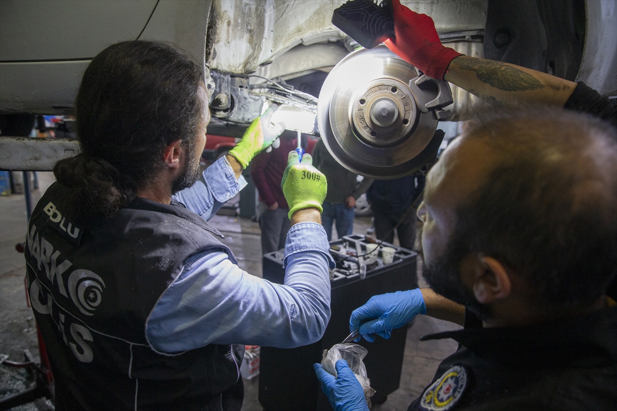 Bolu'da durdurulan otomobilde 7 kilo 150 gram sentetik uyuşturucu ele geçirildi