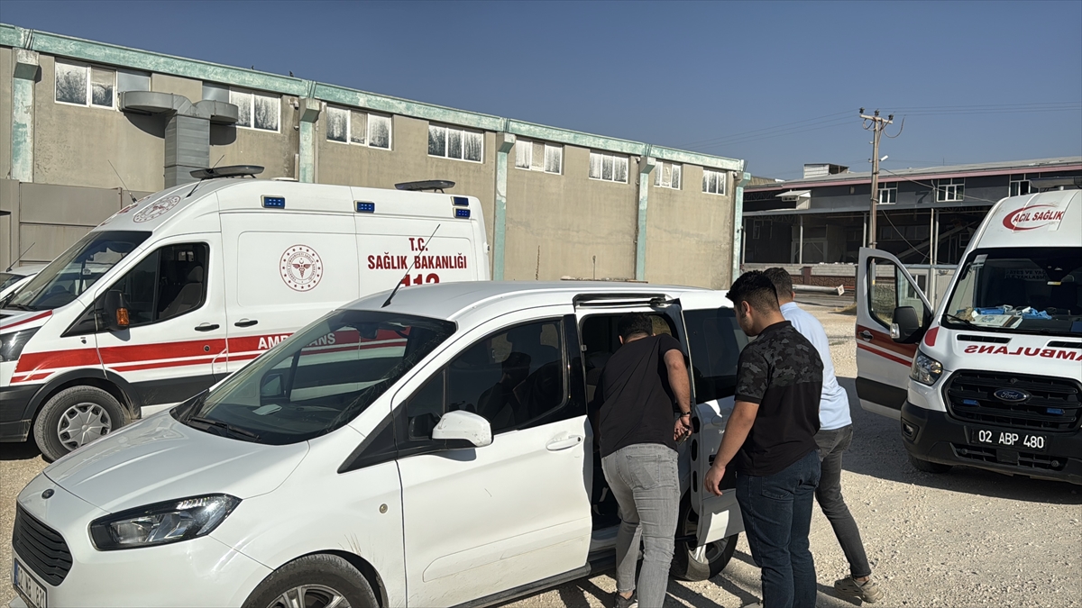 Adıyaman'da annesiyle tartıştığı iddia edilen babasını bıçakla yaralayan genç tutuklandı