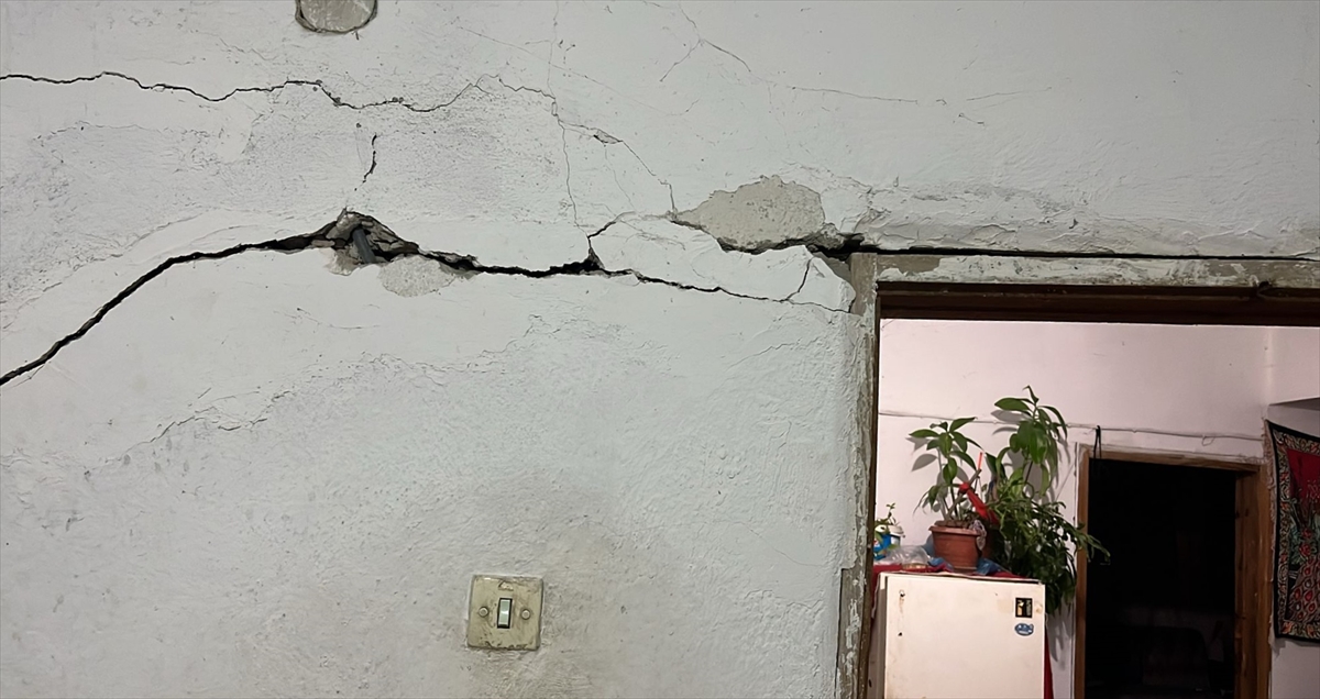 - Kütahya'da 4,9 büyüklüğünde deprem