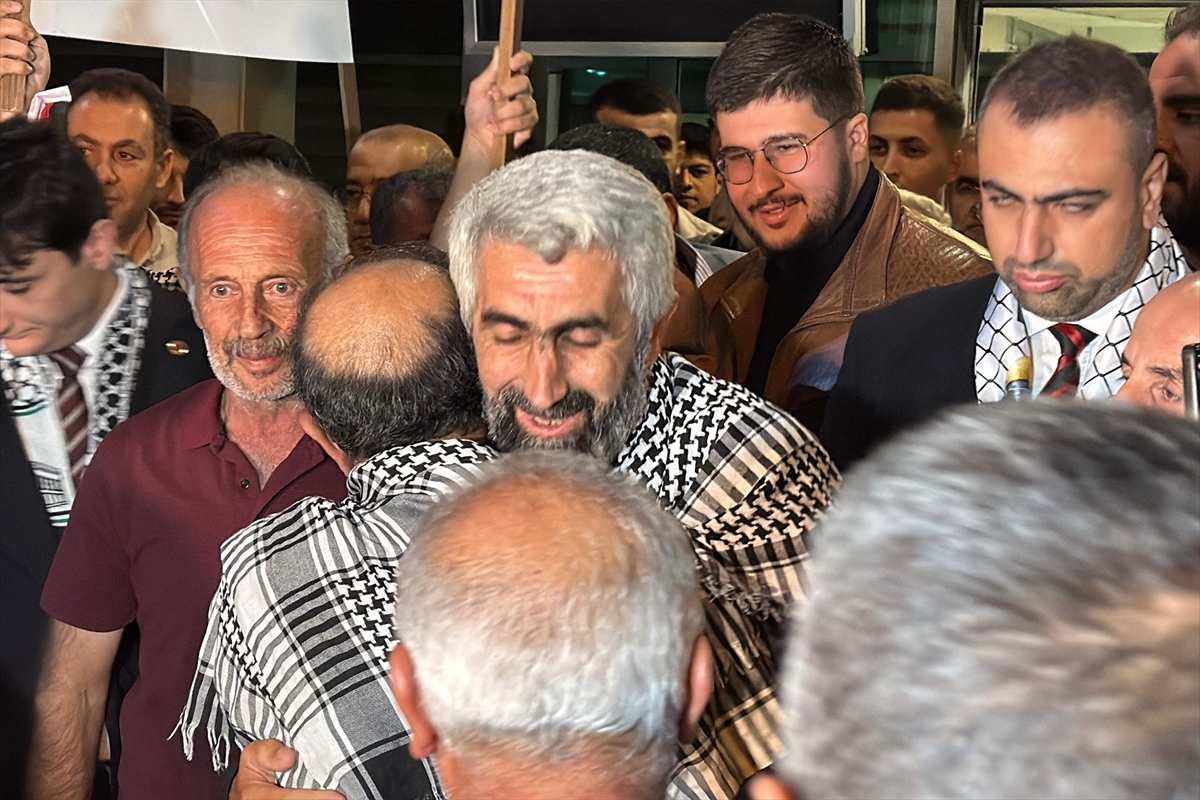 Bir Aktivist Daha yurda döndü. Küresel Sumud Filosu aktivistlerinden Akılotu, memleketi Elazığ'a döndü