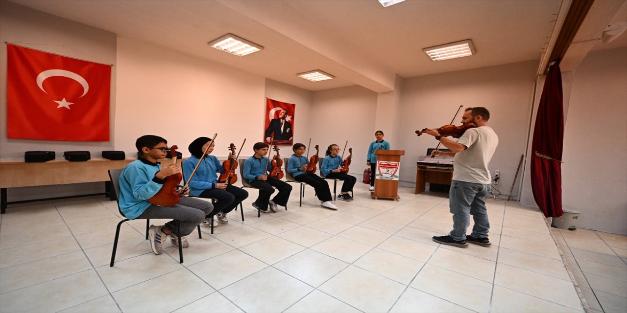 Düzce’de öğrenciler müzikle dijital bağımlılıktan uzaklaşıyor: “Müziğin Ahengi” projesi yaygınlaşıyor.