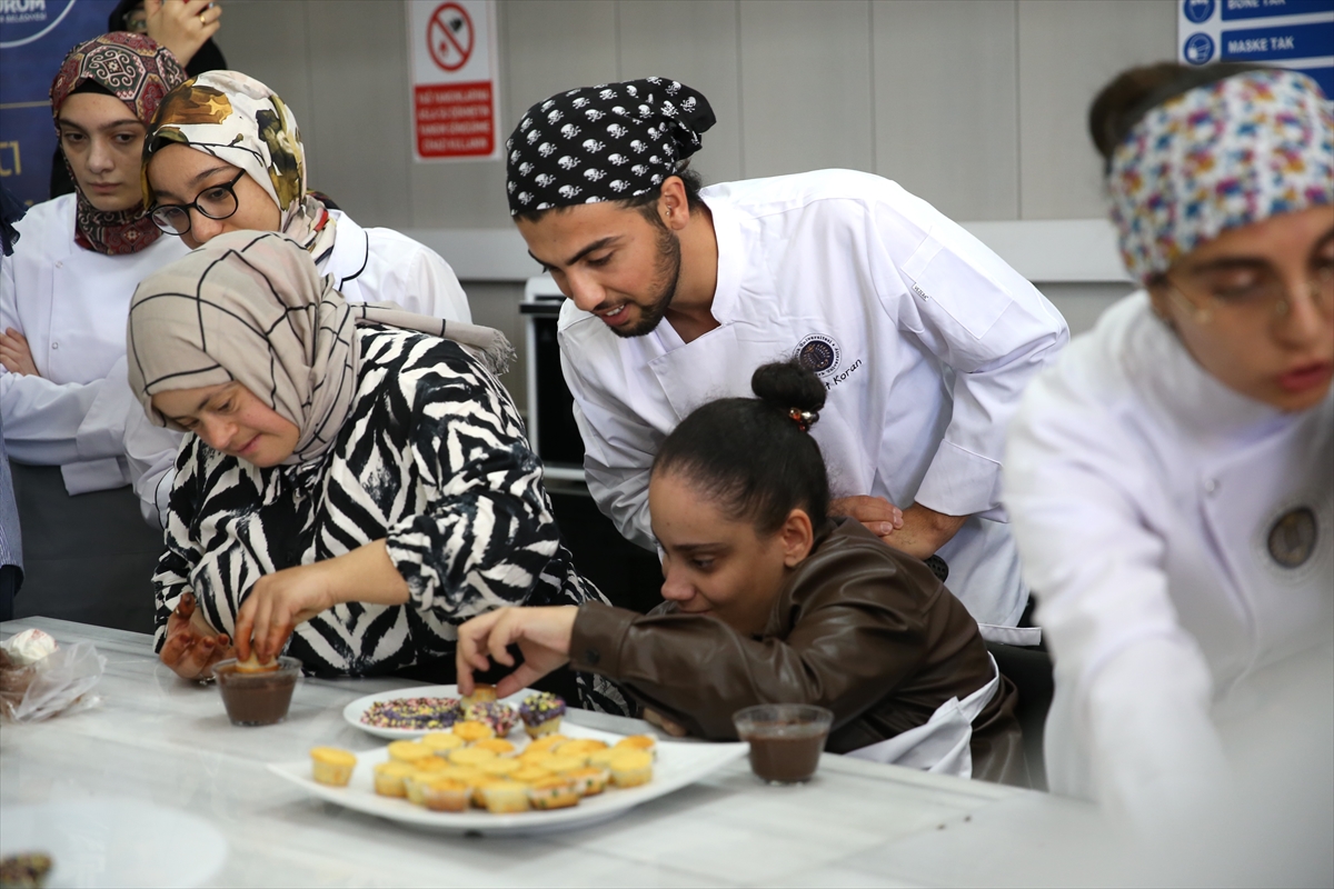 Erzurum'da engelli öğrenciler ilk pasta eğitimini üniversitede aldı