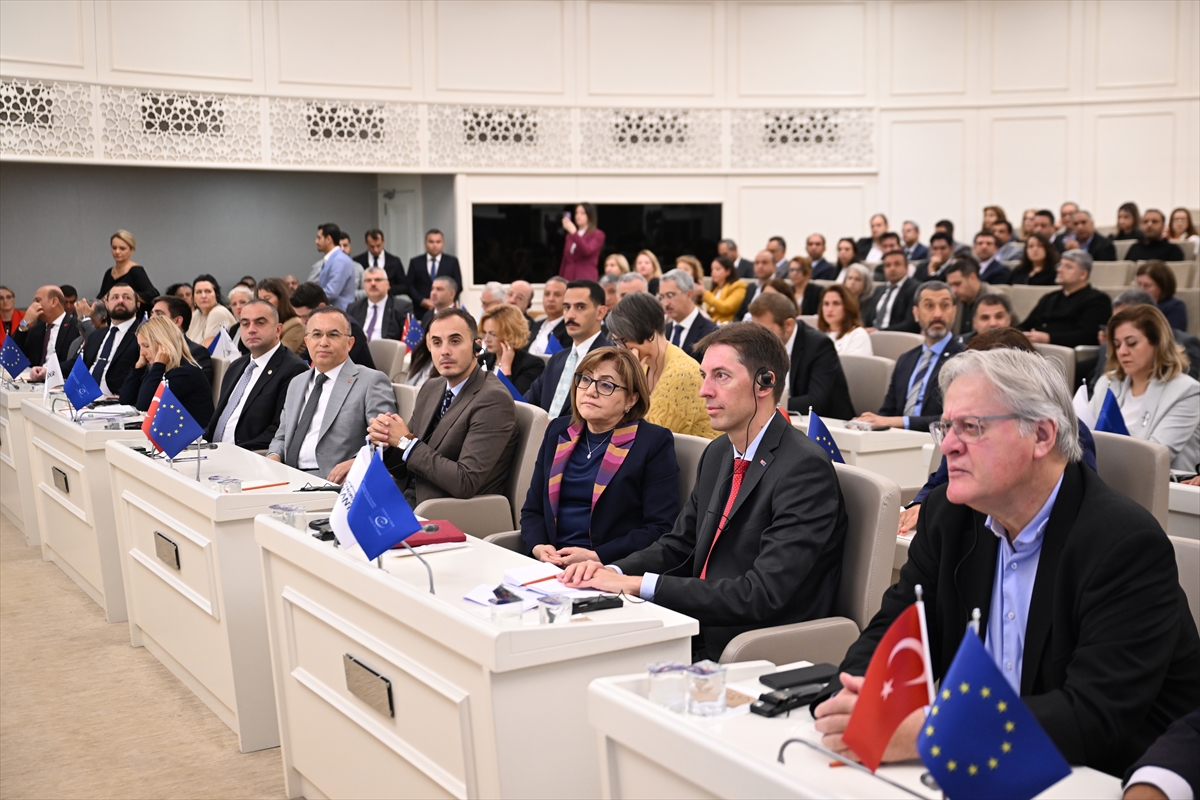 Gaziantep'te önemli toplantı  "Deprem Gerçeği ve Gaziantep'in Afet Yönetimi Teknik Toplantısı" düzenlendi