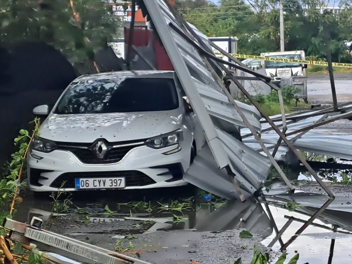 Hatay'da sağanak ve şiddetli rüzgar etkili oldu